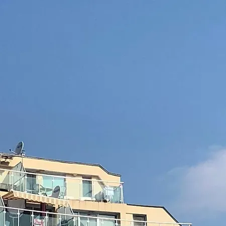 Sunny Holiday Apartament